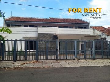 Di Sewakan Rumah Cocok Untuk Kantor 8 Kamar di Jl. Turangga Bandung