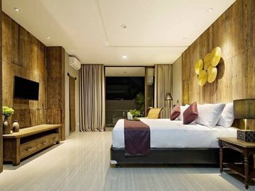 Rumah mewah konsep Villa di perumahan Elite Hyarta Residence