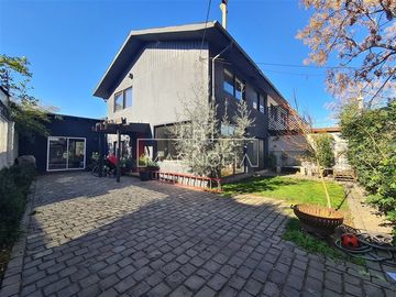 Casa en venta de 4 dorm. en Vitacura