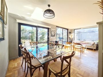 Casa en venta de 4 dorm. en Vitacura