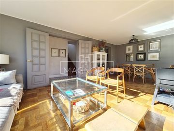 Casa en venta de 4 dorm. en Vitacura