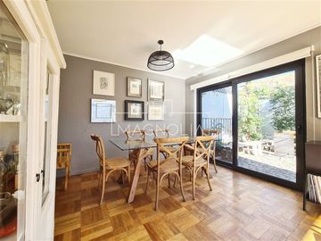 Casa en venta de 4 dorm. en Vitacura