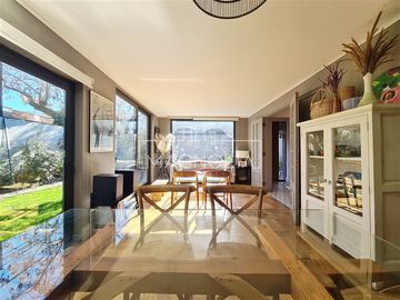 Casa en venta de 4 dorm. en Vitacura