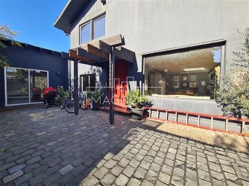 Casa en venta de 4 dorm. en Vitacura