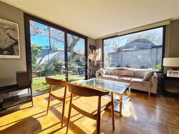 Casa en venta de 4 dorm. en Vitacura