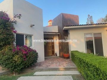 CASA EN VENTA EN TEQUISQUIAPAN EN GRANJAS RESIDENCIALES CECI