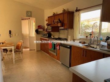 CASA EN VENTA EN TEQUISQUIAPAN EN GRANJAS RESIDENCIALES CECI