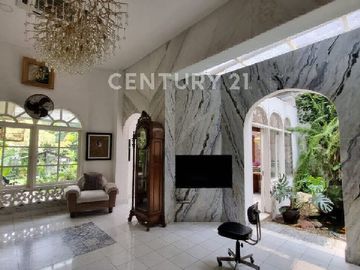 Legacy House  Menteng 685m2 Hadap Timur , 7 Kamar