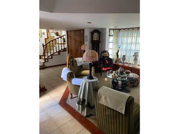 Chalet 4 ambientes con quincho