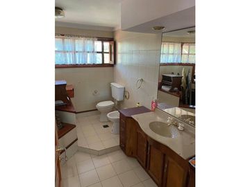 Chalet 4 ambientes con quincho