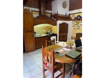 Chalet 4 ambientes con quincho