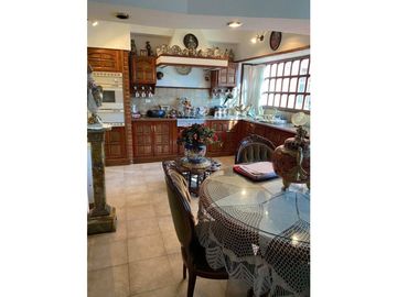 Chalet 4 ambientes con quincho