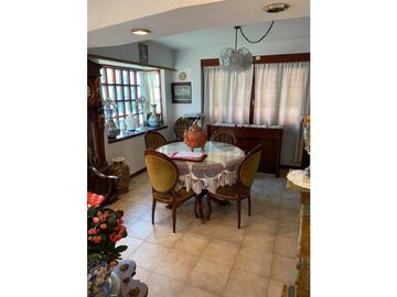 Chalet 4 ambientes con quincho