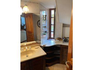 Chalet 4 ambientes con quincho