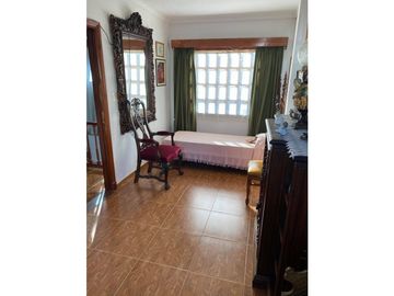 Chalet 4 ambientes con quincho