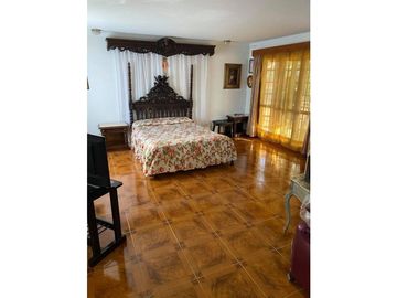 Chalet 4 ambientes con quincho