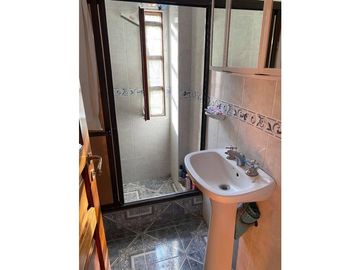Chalet 4 ambientes con quincho