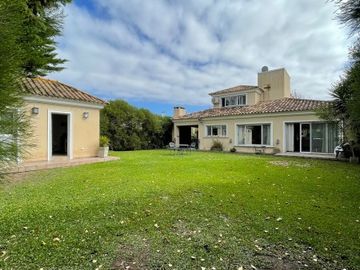 VENTA CASA DE 4 AMB BARRANCAS DE IRAOLA
