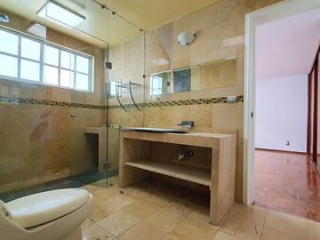 VENTA casa de un nivel en lujoso fraccionamiento