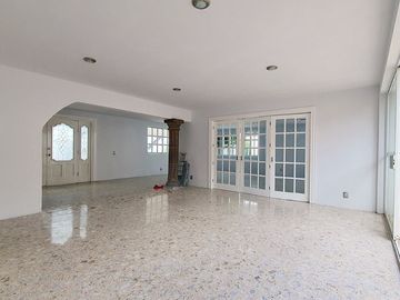 VENTA casa de un nivel en lujoso fraccionamiento