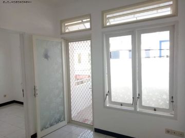Rumah Minimalis medokan ayu Hadap Timur umsse