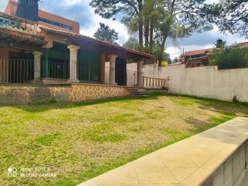Amplio Terreno en Venta con Caballerizas y dos Bungalows