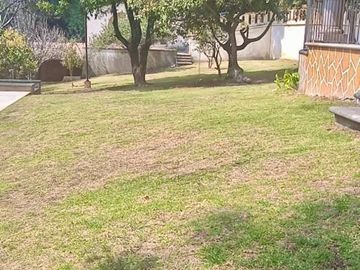 Amplio Terreno en Venta con Caballerizas y dos Bungalows