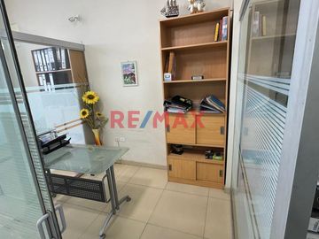 🏢 Venta de Local Comercial en Trujillo – Ideal para Inversionistas del Rubro Mayorista, Retail o Servicios
¿Buscas un inmueble versátil, rentable y e