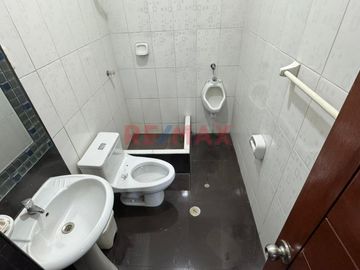 🏢 Venta de Local Comercial en Trujillo – Ideal para Inversionistas del Rubro Mayorista, Retail o Servicios
¿Buscas un inmueble versátil, rentable y e