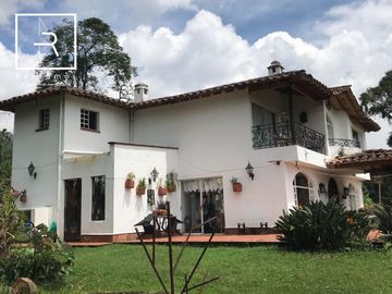 casa en venta en loma del escobero. Cod V10830