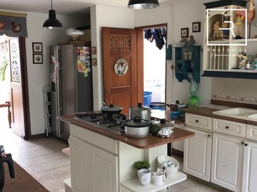 casa en venta en loma del escobero. Cod V10830
