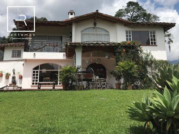casa en venta en loma del escobero. Cod V10830