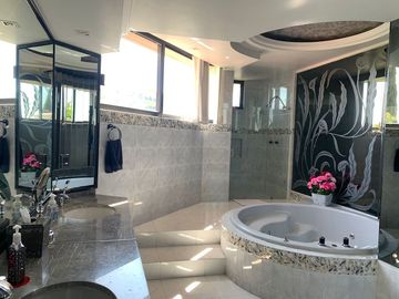 CASA EN VENTA EN CONJUNTO EN INTERLOMAS
