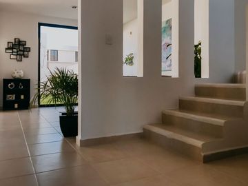 Casa en preventa al norte de Mérida en privada con doble pórtico