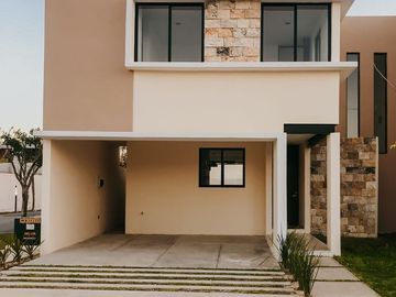 Casa en preventa al norte de Mérida en privada con doble pórtico