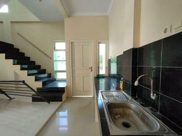 Rumah baru 2 lantai cluster selatan Terminal Giwangan