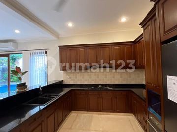 Rumah Mewah dengan Kolam Renang di Pejaten Barat – Jakarta Selatan