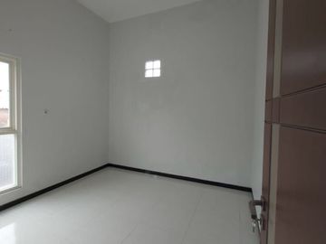 Rumah baruu 2lt 1.65 M nego.. medayu rungkut