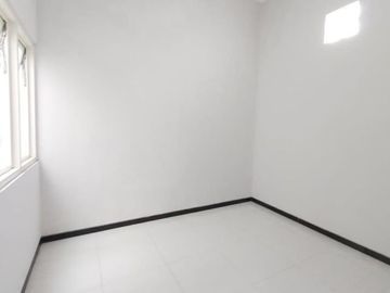 Rumah baruu 2lt 1.65 M nego.. medayu rungkut