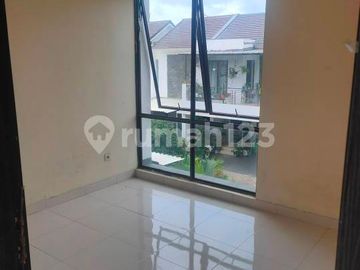 Rumah Hook Cantik Suasana Asri Cluster Graha Raya