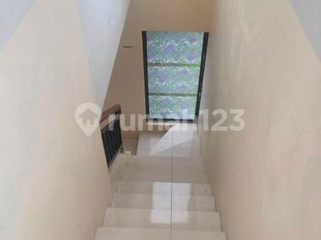 Rumah Hook Cantik Suasana Asri Cluster Graha Raya
