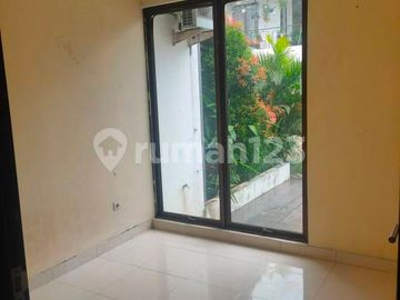 Rumah Hook Cantik Suasana Asri Cluster Graha Raya