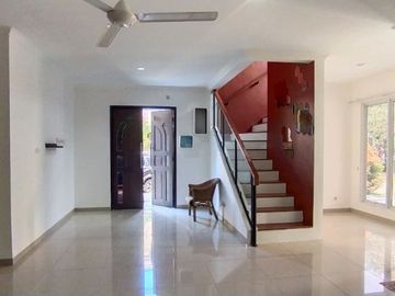 Rumah Keren 2 Lantai Siap Huni di Jl. Jombang Raya Dekat Sta Sudimara 6244