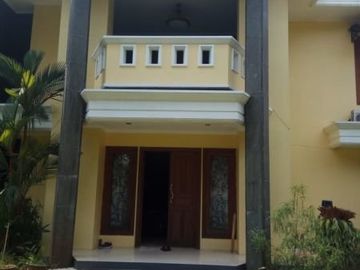 Rumah Hook, Hadap selatan, asri, nyaman dan tenang di bukit cinere indah