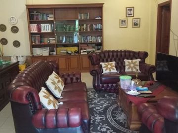 Rumah Hook, Hadap selatan, asri, nyaman dan tenang di bukit cinere indah