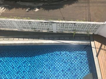 Rumah di Jl. Ampera Raya, Jkt Sltn. Ada Kolam renang