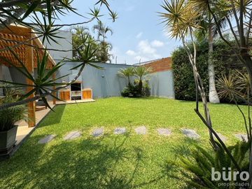ACOGEDORA CASA CON JARDIN Y 3/4 DORM EN VENTA EN SURCO