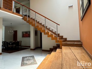 ACOGEDORA CASA CON JARDIN Y 3/4 DORM EN VENTA EN SURCO