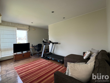 ACOGEDORA CASA CON JARDIN Y 3/4 DORM EN VENTA EN SURCO