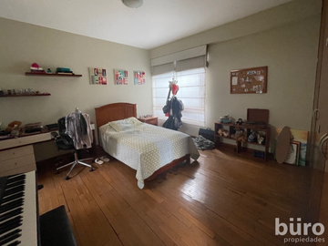 ACOGEDORA CASA CON JARDIN Y 3/4 DORM EN VENTA EN SURCO
